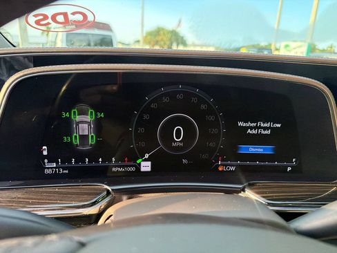 Used 2021 Cadillac Escalade Premium Luxury RWD image 28