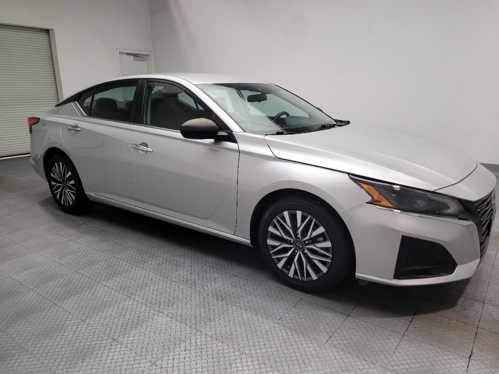 Used 2024 Nissan Altima 2.5 SV FWD image 11