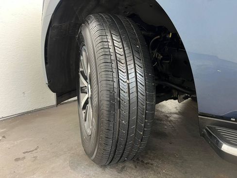 Used 2020 Ford Expedition XLT w/ Equipment Group 202A AWD/4WD image 36