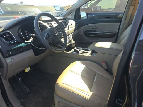 Used 2021 Kia Sedona LX image 9