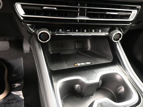 Used 2026 Chevrolet Traverse LT w/ Driver Confidence Package FWD image 14