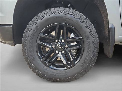 Used 2025 Chevrolet Silverado 1500 LT Trail Boss w/ Convenience Package II AWD/4WD image 23