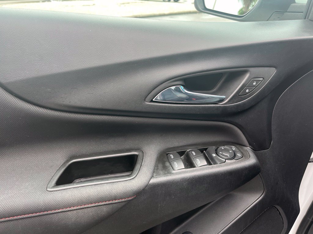 Used 2022 Chevrolet Equinox RS w/ RS Leather Package FWD image 9