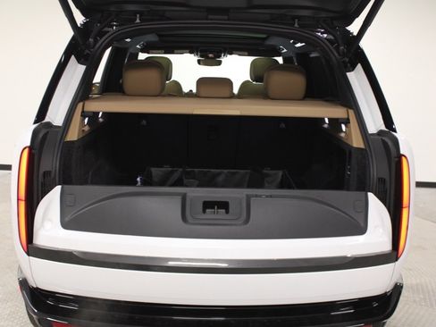 Used 2025 Land Rover Range Rover SE image 39