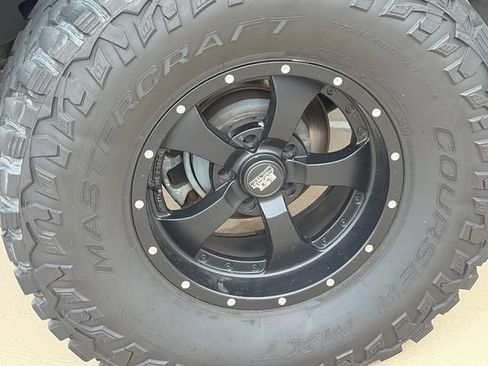 Used 2018 Jeep Wrangler Unlimited Rubicon w/ Connectivity Group AWD/4WD image 11