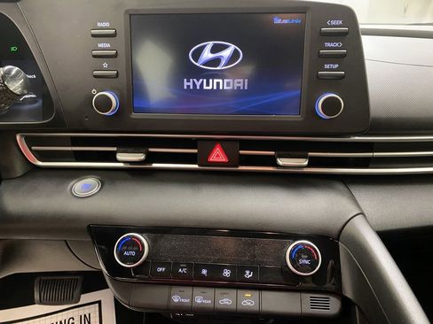 Used 2023 Hyundai Elantra SEL image 40