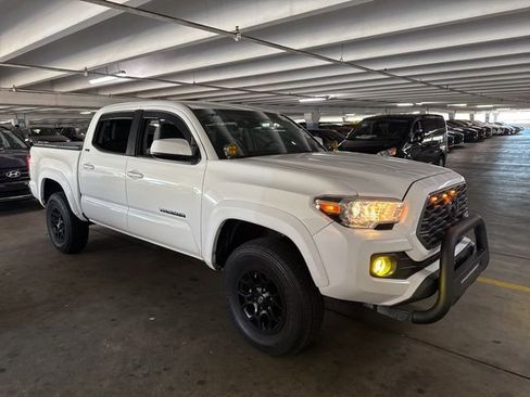 Used 2023 Toyota Tacoma SR5 RWD image 2