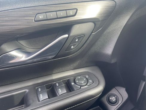 Used 2024 GMC Terrain SLT image 17