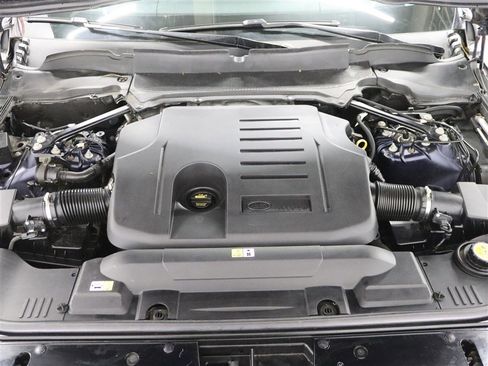 Used 2020 Land Rover Range Rover HSE image 38