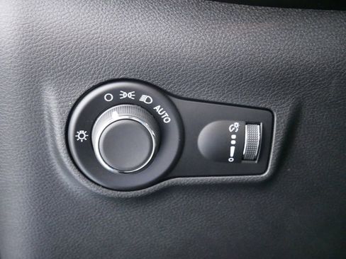 Used 2024 Jeep Compass Sport image 34