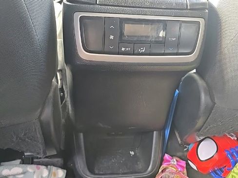 Used 2018 Toyota Highlander LE w/ Carpet Mat Package (TMS) FWD image 13