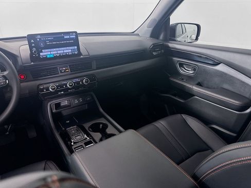 Certified 2025 Honda Pilot TrailSport image 23