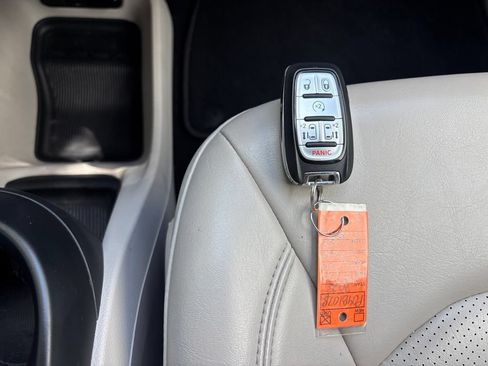 Used 2021 Chrysler Voyager Lxi FWD image 18