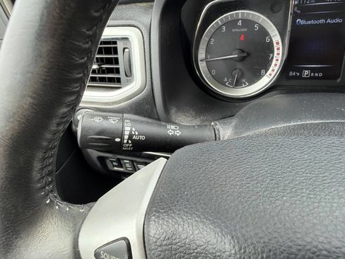 Used 2017 Nissan Titan SV RWD image 13