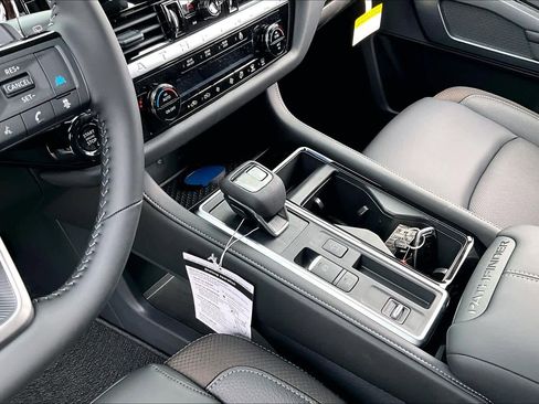 New 2026 Nissan Pathfinder SL image 7