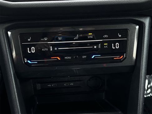 Used 2024 Volkswagen Tiguan SE image 18