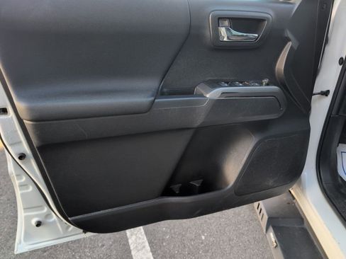 Used 2023 Toyota Tacoma TRD Sport image 12