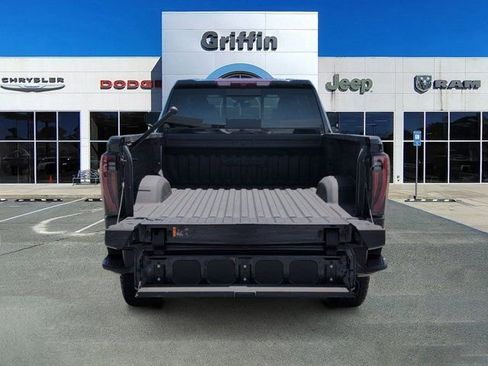 Used 2024 GMC Sierra 2500 AT4 w/ AT4 Preferred Package AWD/4WD image 8