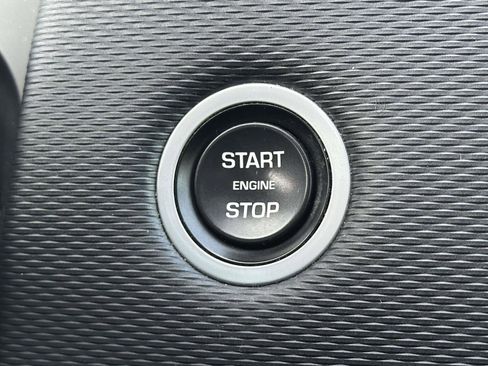 Used 2021 Land Rover Discovery Sport SE R-Dynamic image 25