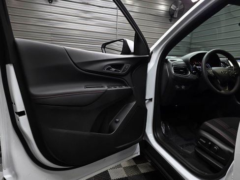 Used 2023 Chevrolet Equinox RS FWD image 30
