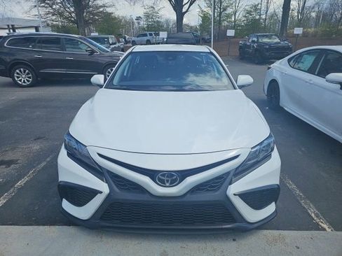 Used 2023 Toyota Camry SE image 1