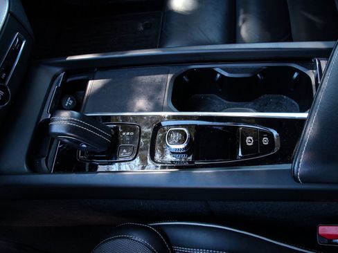 Used 2022 Volvo XC60 T8 Polestar w/ Protection Package Premier image 23