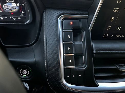 Used 2024 GMC Yukon XL SLT image 38