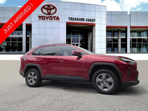 Used 2022 Toyota RAV4 XLE FWD image 1
