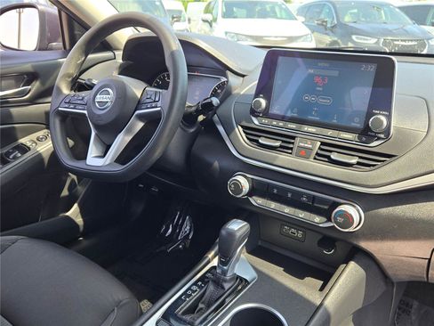 Used 2022 Nissan Altima 2.5 SV FWD image 7