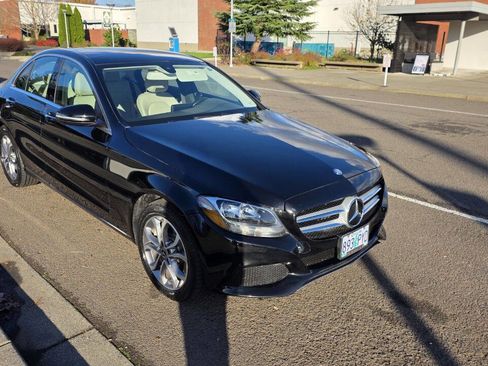 Used 2017 Mercedes-Benz C 300 4MATIC Sedan image 3
