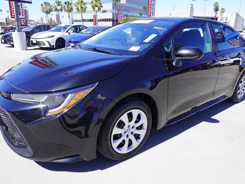 Used 2022 Toyota Corolla LE image 4