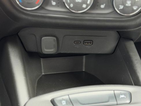 Used 2024 Chevrolet Trax LS w/ LS Convenience Package image 12