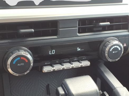 Used 2024 Toyota Tacoma 4x4 Double Cab image 19