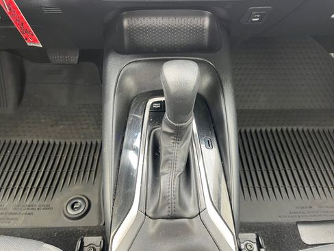 Used 2025 Toyota Corolla LE image 21