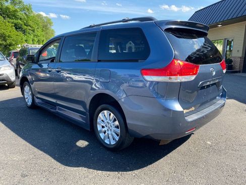 Used 2013 Toyota Sienna XLE w/ Premium Pkg image 8