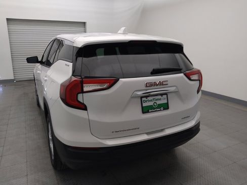 Used 2024 GMC Terrain SLE image 6