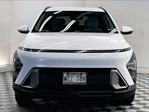Used 2025 Hyundai Kona SEL FWD image 2