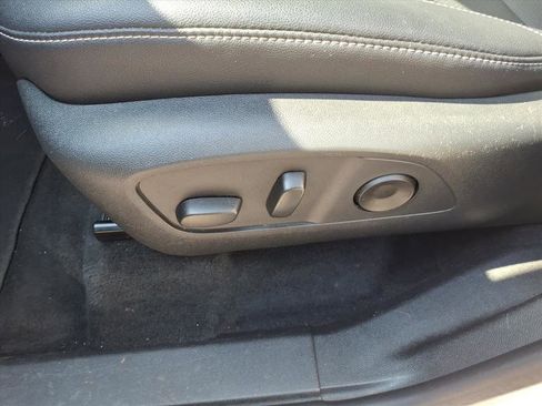 Used 2025 Chevrolet Traverse LT FWD image 24