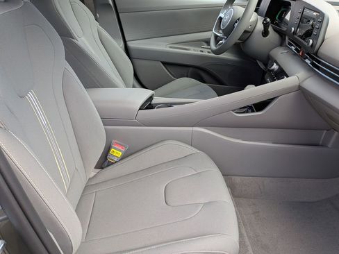 New 2026 Hyundai Elantra Hybrid FWD image 25