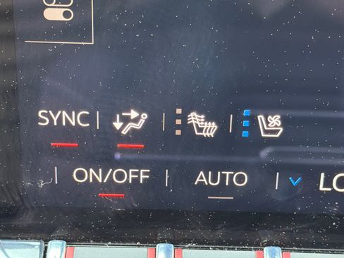 Used 2025 GMC Yukon XL AT4 Ultimate image 32