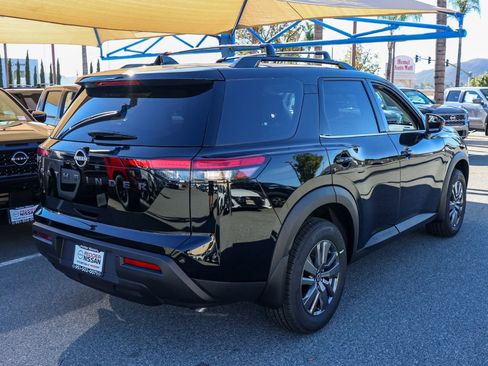 New 2025 Nissan Pathfinder SV image 4