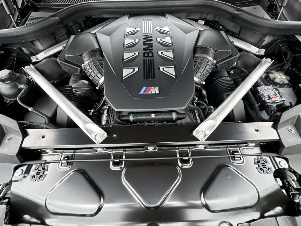 Used 2027 BMW X7 M60i AWD/4WD image 18