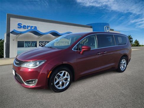 Used 2020 Chrysler Pacifica Touring w/ Tire & Wheel Group image 1