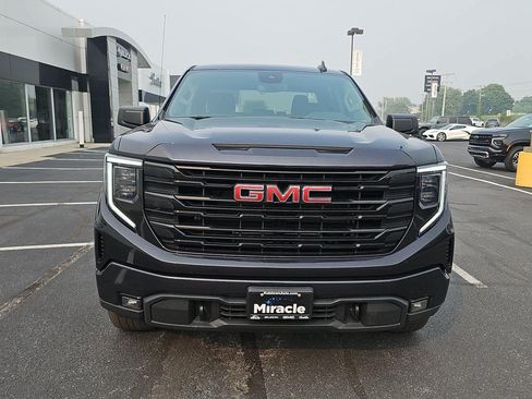 Used 2023 GMC Sierra 1500 Elevation AWD/4WD image 2
