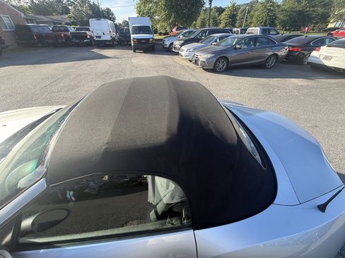 Used 2004 BMW Z4 2.5i RWD image 19