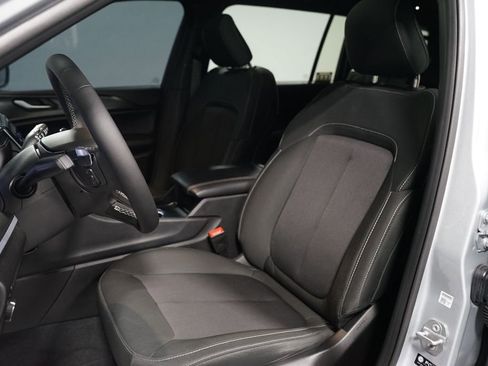 Used 2025 Jeep Grand Cherokee L Laredo RWD image 27