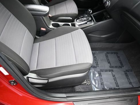 Used 2017 Kia Forte S image 38