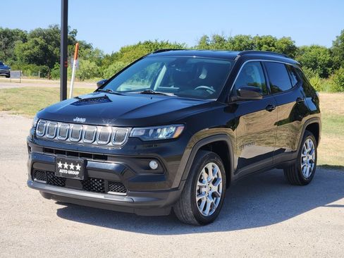 Used 2022 Jeep Compass Latitude AWD/4WD image 3