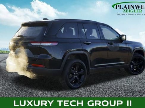 Used 2023 Jeep Grand Cherokee Limited w/ Luxury Tech Group II image 3