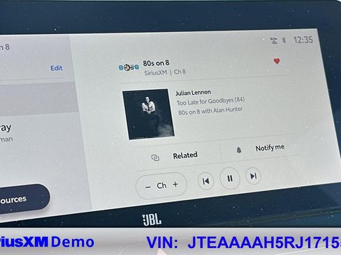 Used 2024 Toyota Venza Limited image 30